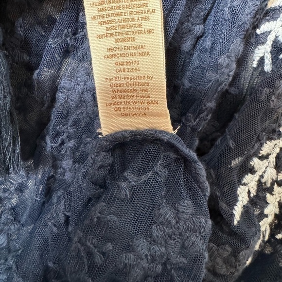 Free People Navy Embroidered Jubilee Floral Lace Peasant Top stretch siz… - Picture 10 of 11